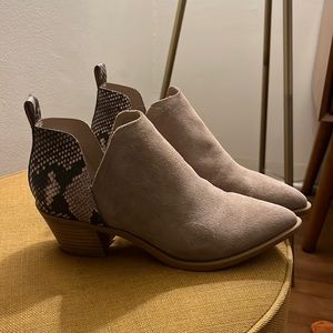 Dolce Vita - Suede/Snake Skin booties